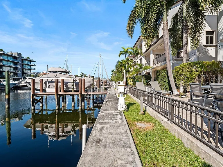 95 Isle Of Venice Dr — Photo 33