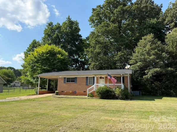 121 Randolph Rd, Dallas, NC 28034