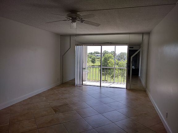 2nd image of 950 Hillcrest Dr APT 203