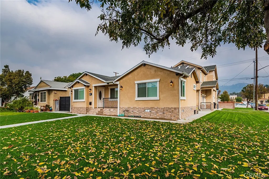 3 bed, 2.0 bath, 1207 sqft, $3,750 — Photo 1