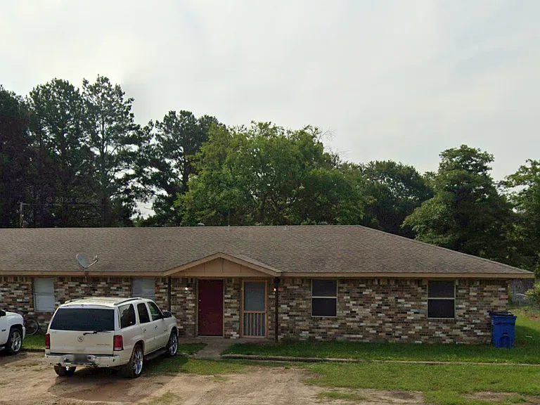 1512 N Spring St — Photo 1