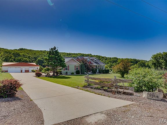 3rd image of 1214 Meadow Lake Ln
