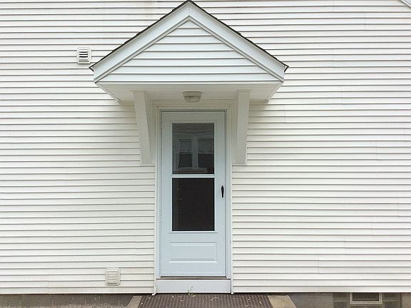 3rd image of 208 Kempton Dr