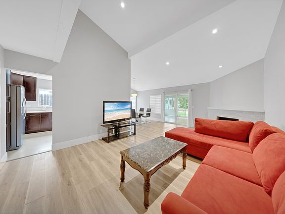 3rd image of 15937 La Ronda Cir