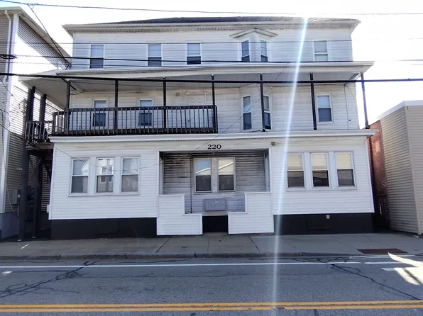 220 Washington St, West Warwick, RI 02893
