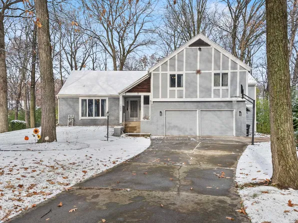 1555 Villa Park Dr, Oshkosh, WI 54904