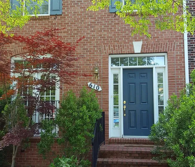 610 Garden View Sq — Photo 1