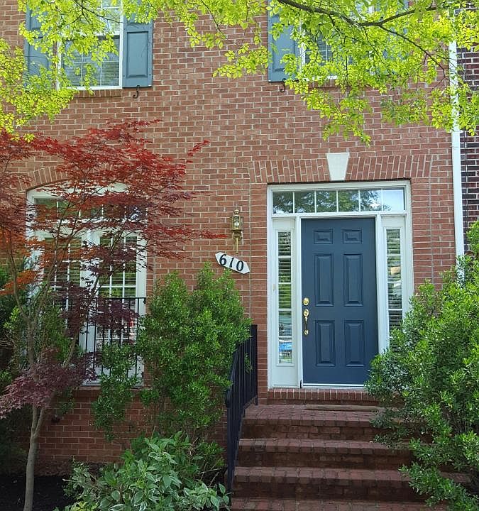1st image of 610 Garden View Sq