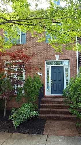 610 Garden View Sq Photo 1