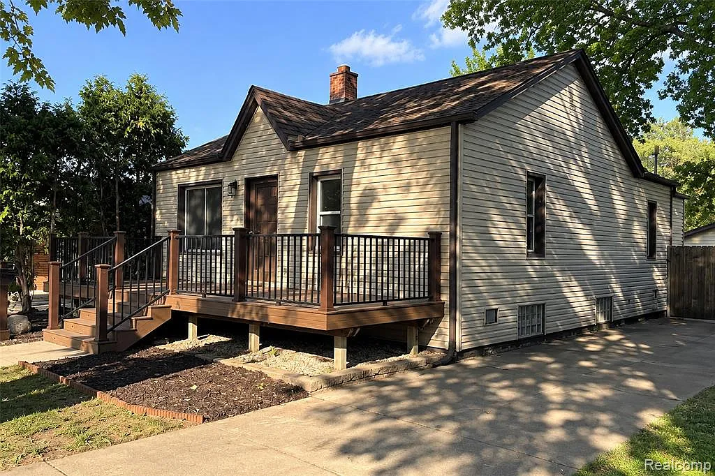 2 bed, 1.0 bath, 770 sqft, $1,700 — Photo 4