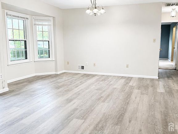 3rd image of 903 Woodhaven Dr