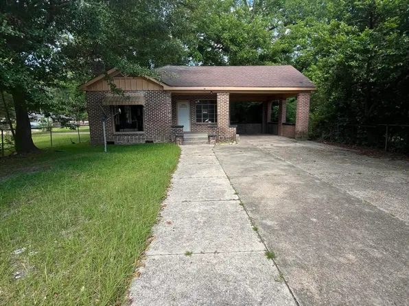 2411 N 5th Ave, Laurel, MS 39440