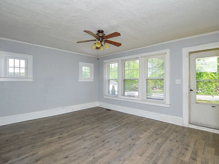 705 E Lexington Ave — Photo 12