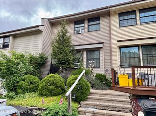 16 Hunts Ct, Clarks Summit, PA 18411