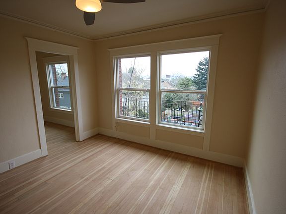 4th image of 4263 SE Belmont St #300