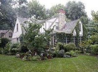 8028 Manor Rd, Leawood, KS 66206