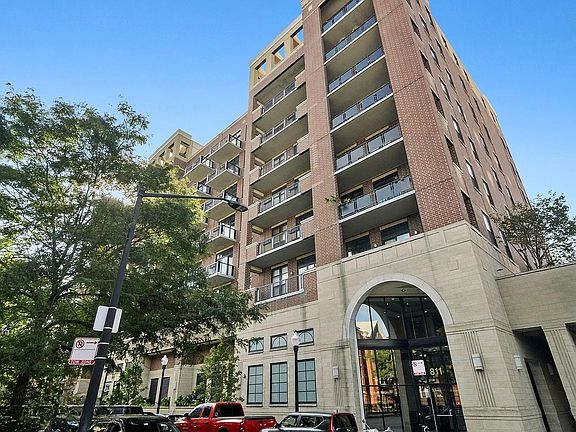 3rd image of 811 W 15th Pl Unit 815