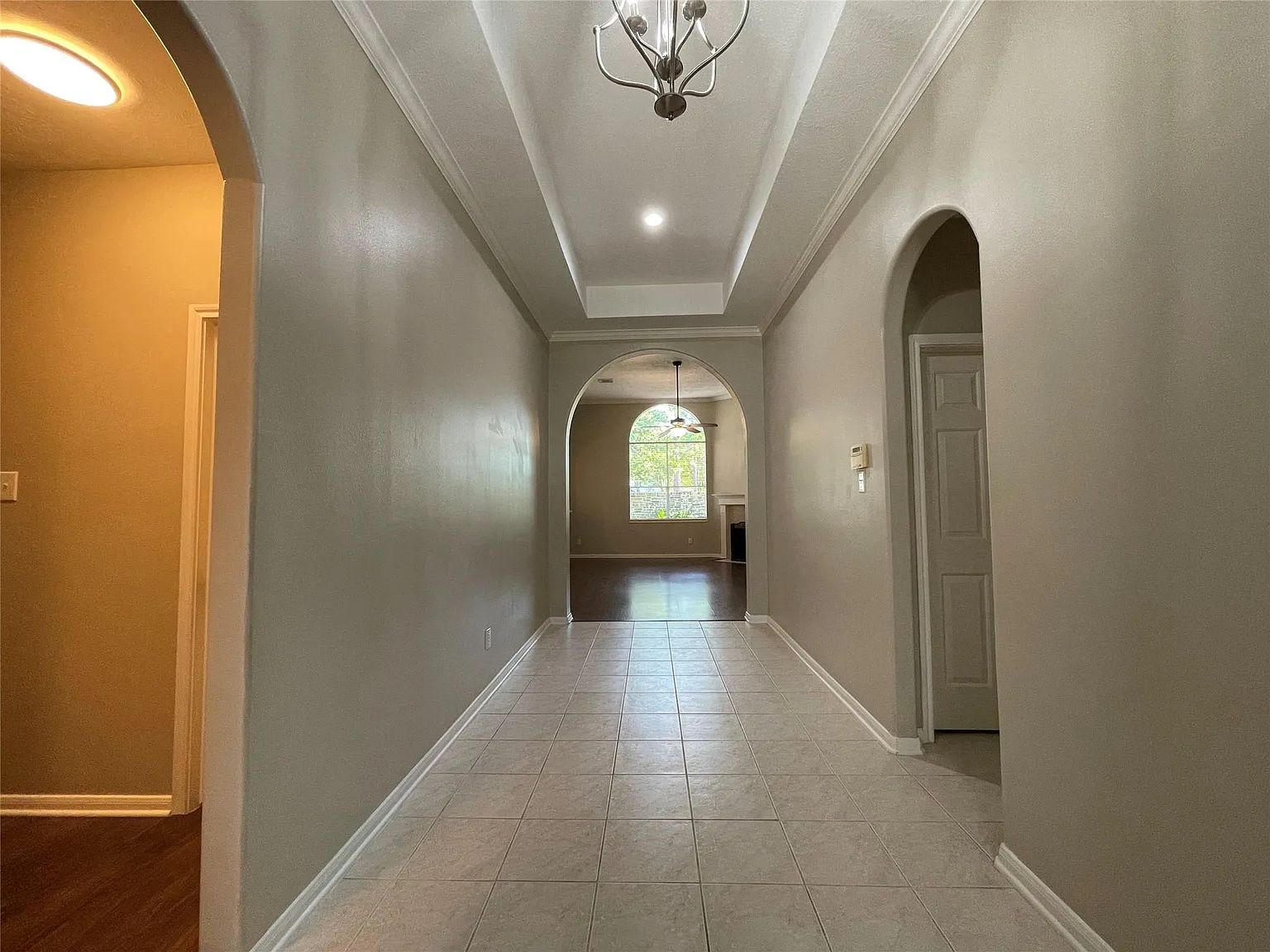 4 bed, 2.0 bath, 2291 sqft, $2,500 — Photo 2