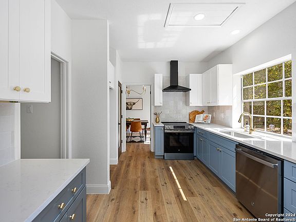 4th image of 2136 Encino Cliff St