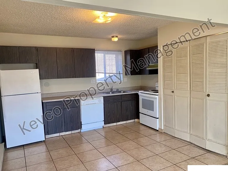 1812 Pecan St — Photo 3