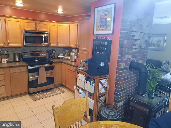3rd image of 15 Edgewood Ln