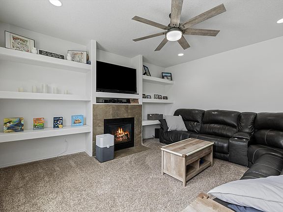 5th image of 1392 Quartz Ave