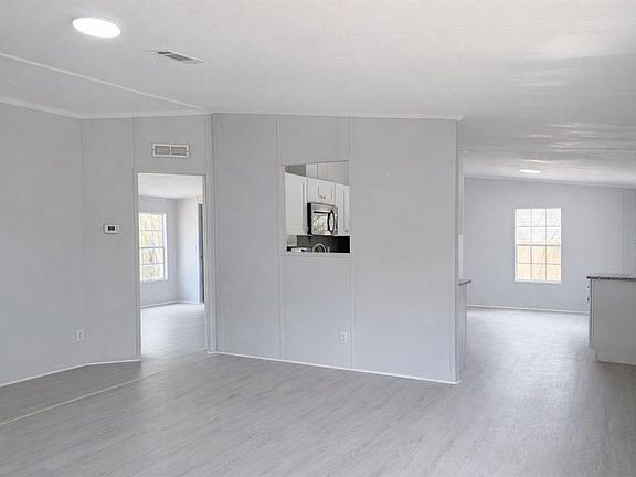 4th image of 10405 Jungle St