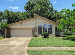 1004 E Village Ct, Pasadena, TX 77506