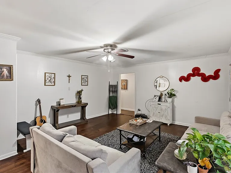 906 Gilchrist Ave — Photo 7