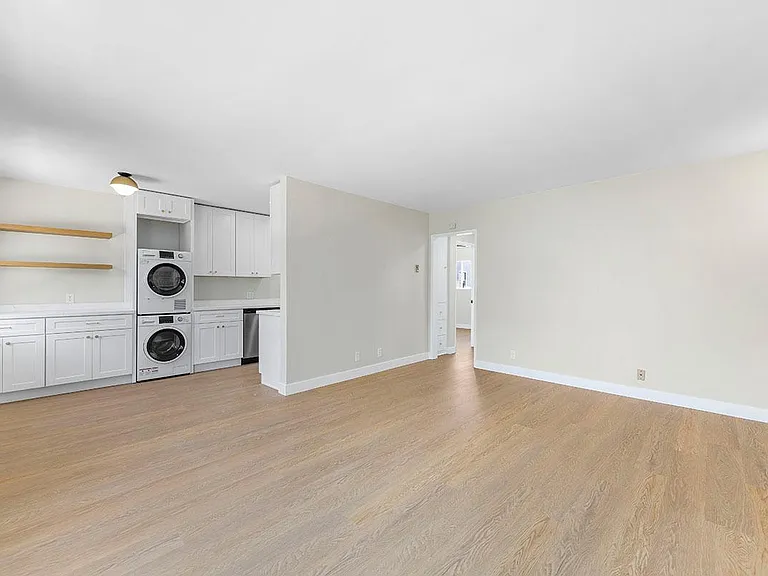 3020 E 3rd St #9 — Photo 11