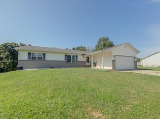140 Whispering Dr, Winfield, MO 63389