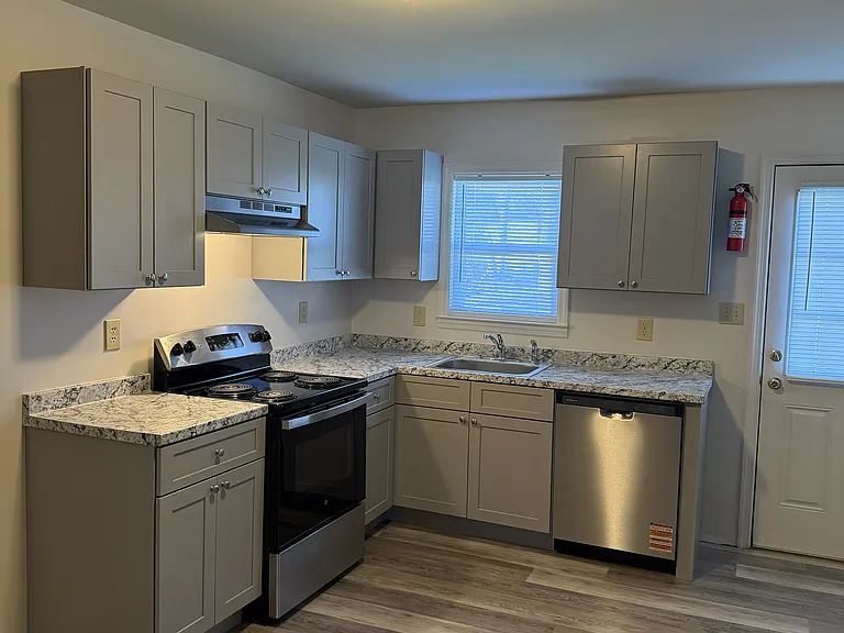 148 E Plover Dr — Photo 3