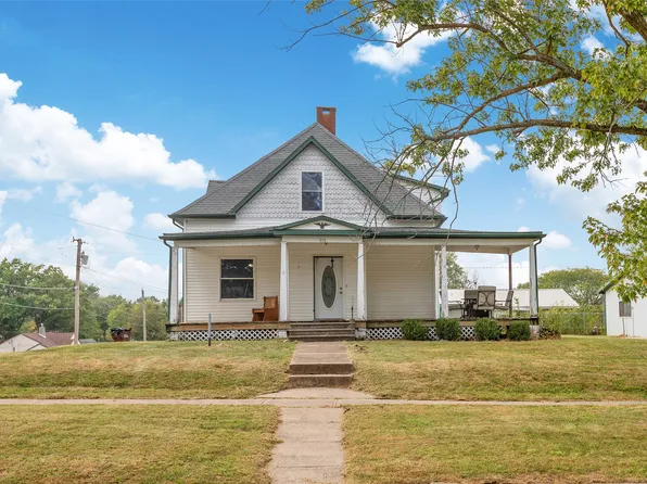 505 S 8th St, Chariton, IA 50049