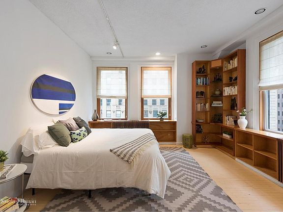 2nd image of 26 Beaver St APT 14