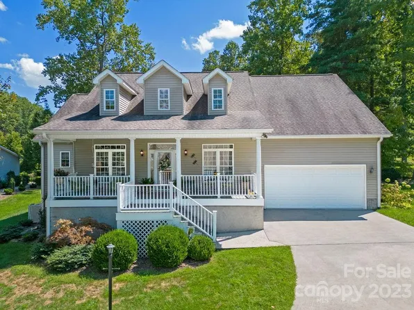 1002 Field Crest Ct, Hendersonville, NC 28791