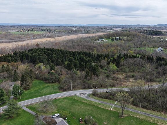 4th image of 850 Meadowdale Road