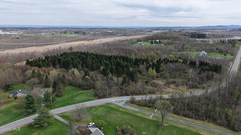 4th image of 850 Meadowdale Road