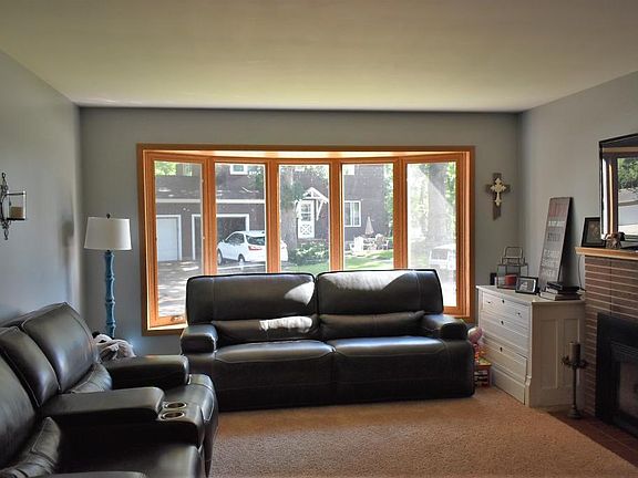 2nd image of 1315 Oak Beach Dr