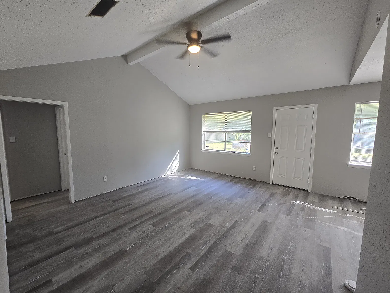3 bed, 1161 sqft, $1,775 — Photo 2
