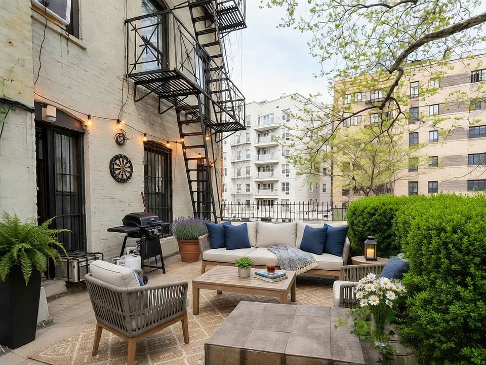 1st image of 18 King St #4