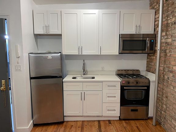 2nd image of 774 Franklin Ave APT 4B