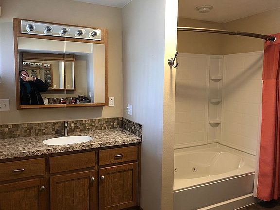 Full Bath Vanity1 Tub/Shower