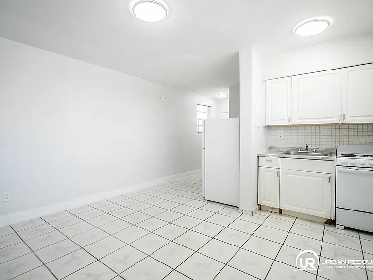 1940 Bay Dr #6 — Photo 12