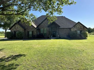 5037 Country Meadows Dr, Terrell, TX 75160