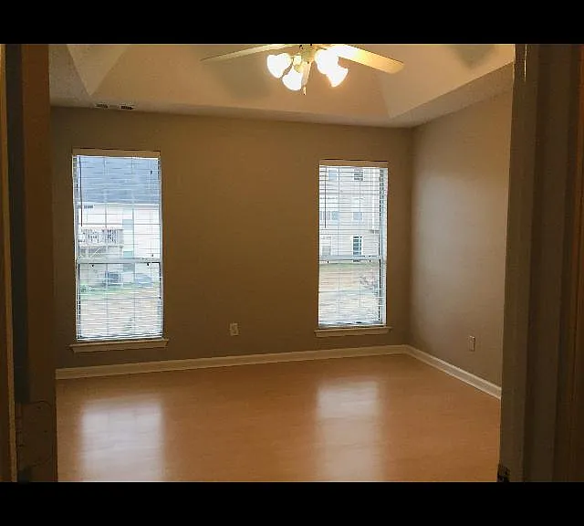 557 Ransom Way — Photo 32