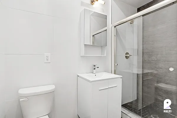 Rented by REZI | media 19