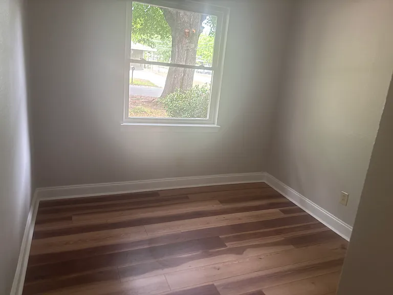 900 Sorrells Dr — Photo 10