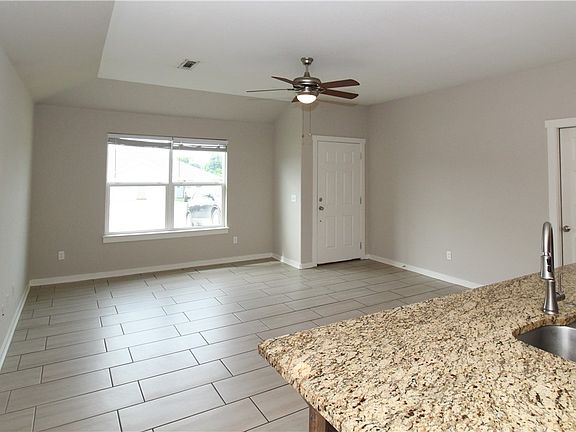 4th image of 609 W Christopher Dr