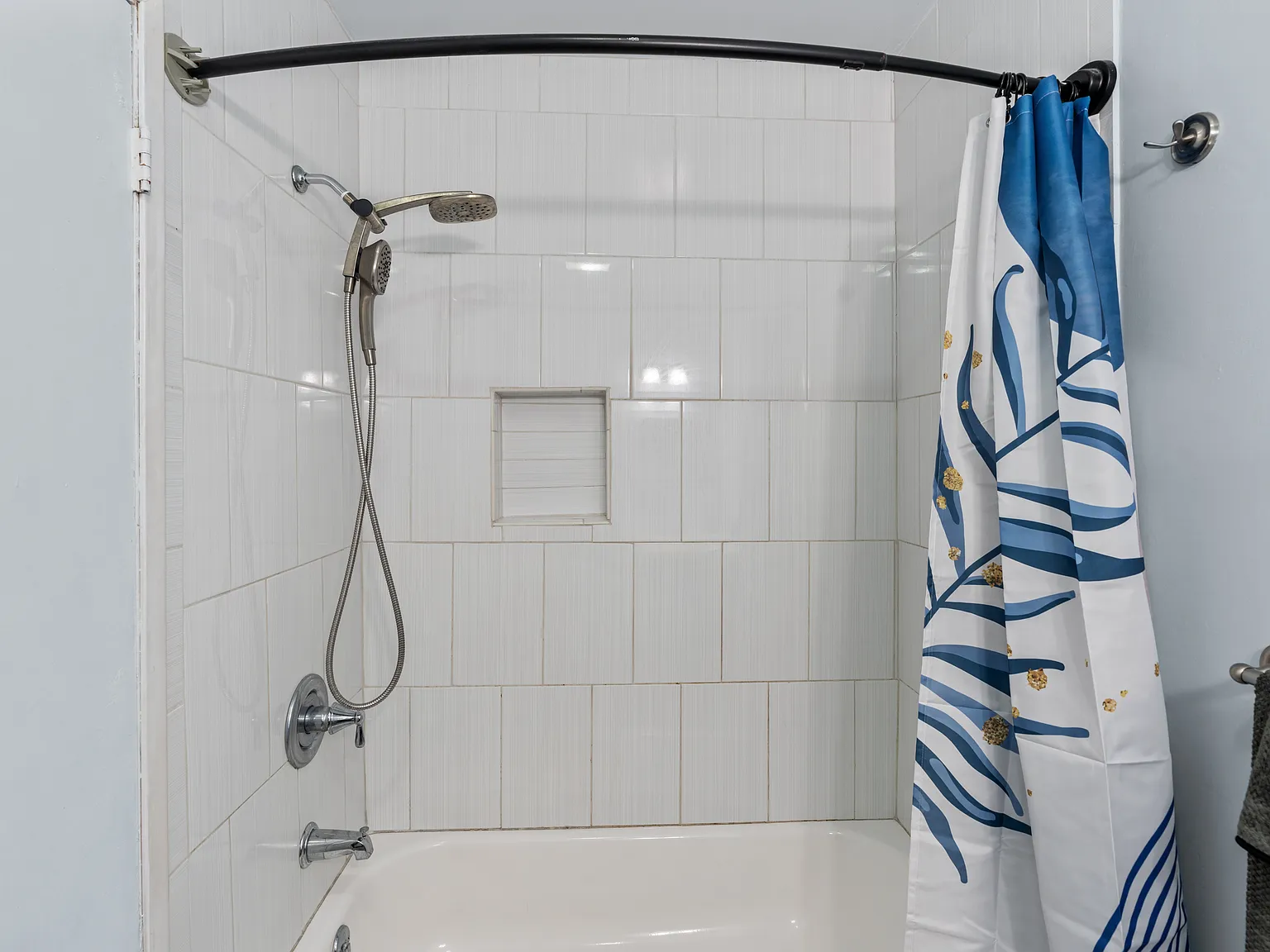 3 bed, 1439 sqft, $4,000 — Photo 3