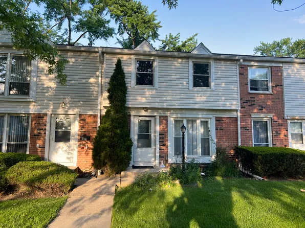2062 Essex Ct, Streamwood, IL 60107